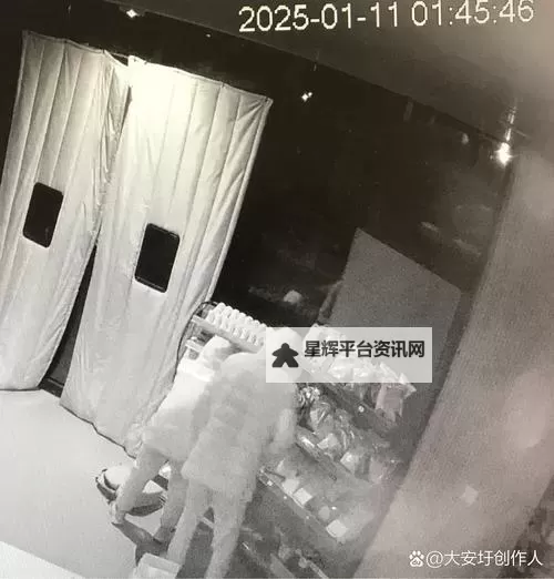 夜晚一个人偷偷看的直播:寂寞中的精彩瞬间图1