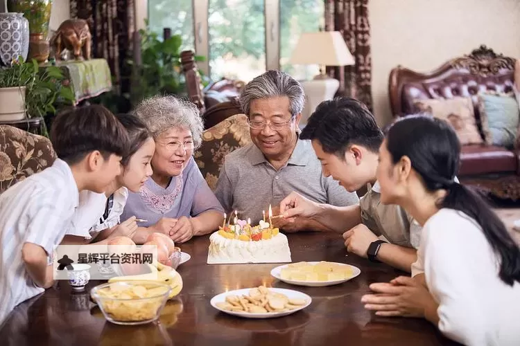 一家人在一起日B:温馨时刻共享家庭温暖图1