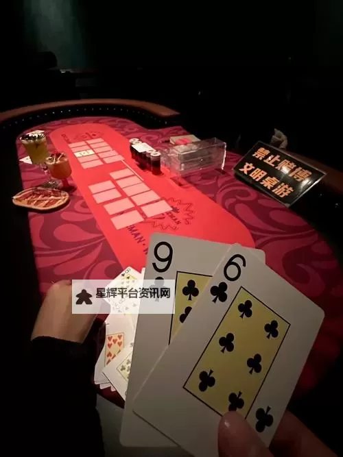 在房间打扑克又疼又叫声音:那夜的神秘瞬间图1