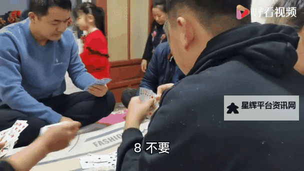 免费打扑克又痛又叫的视频：搞笑恶搞合集引发笑声不断图1