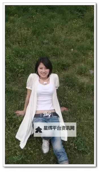 青春棋影：青涩的自拍在亚洲的朦胧瞬间图1