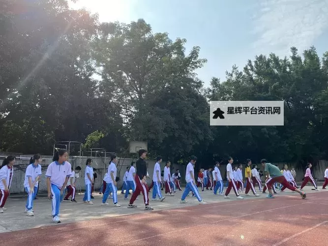 涨精装满肚子上学体育课视频：轻松应对运动中的饥饿感图1