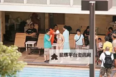 老肥女人的大肥比比流水图：揭示丰满之美的艺术盛宴图1