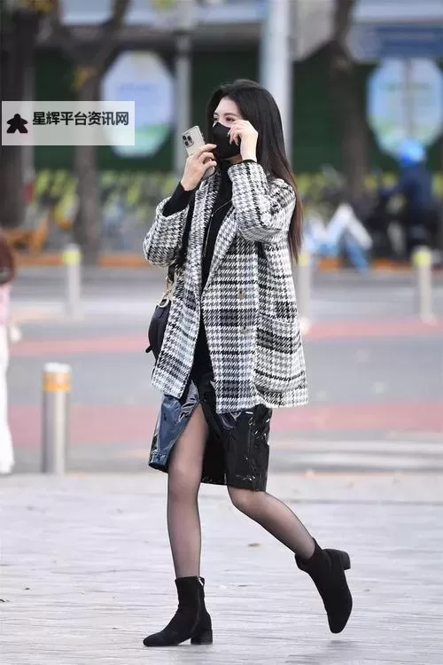 萌趣瞬间：小鸟酱黑白丝袜的可爱魅力图1