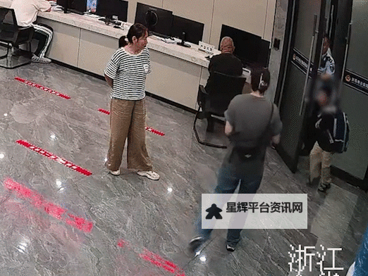 奇趣冒险：小明坐在警察叔叔棍子上写作业的趣味故事图1