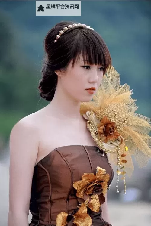 张莜雨魅惑:魅力四溢的迷人风采图1