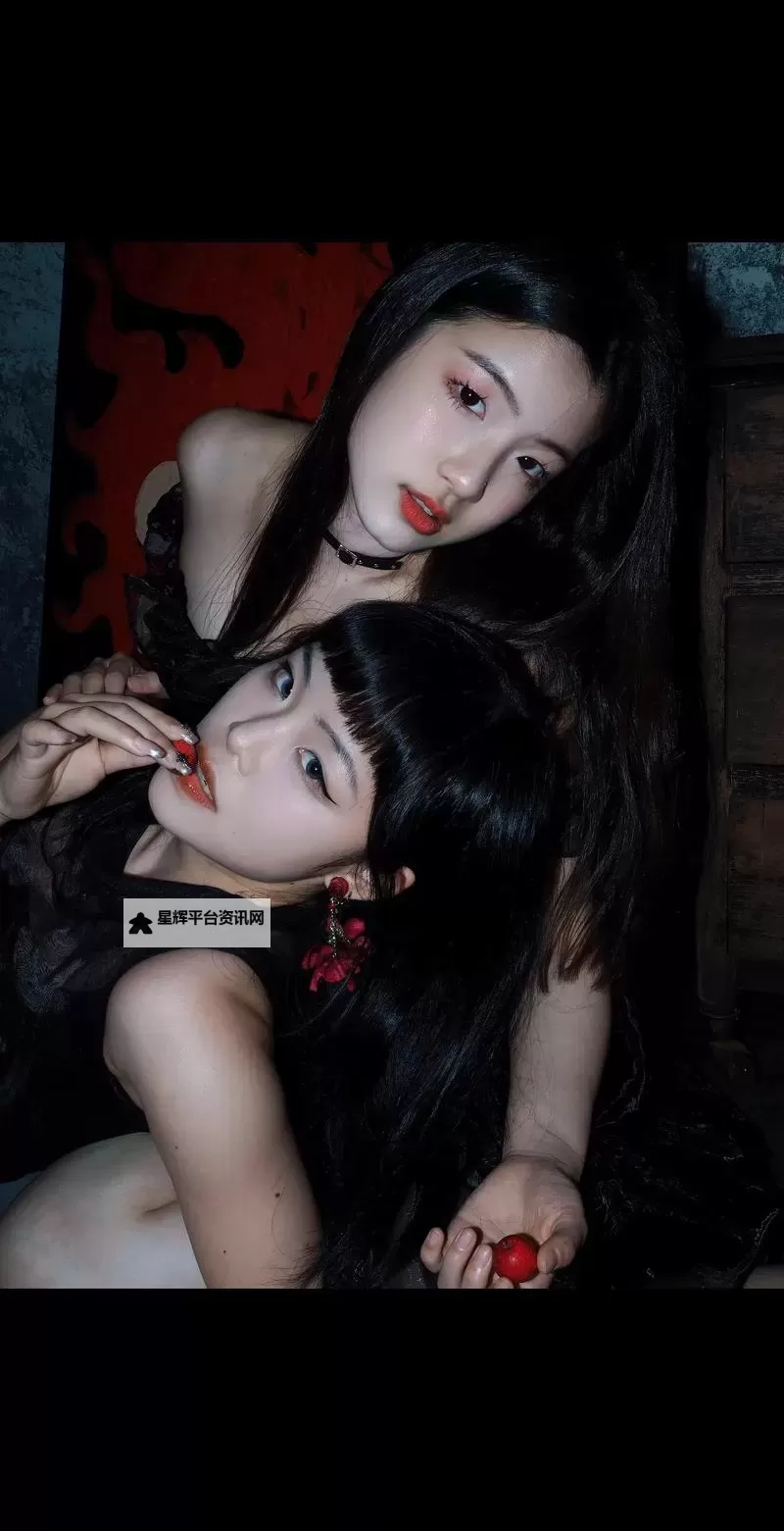 女闺蜜与黑激情：暗夜中的秘密角逐图1