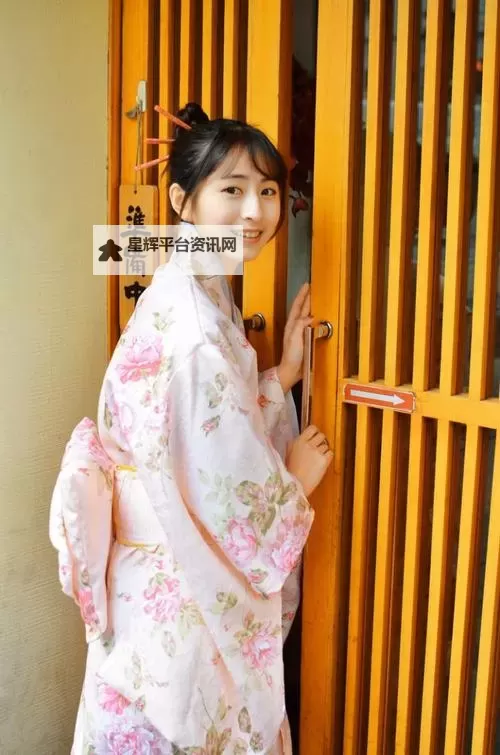 城中夜读：99热这里只是精品图1
