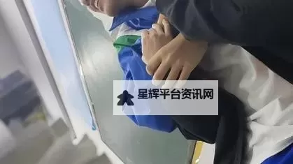 成人激情校园激情：灯下悸动与成长的边界图1